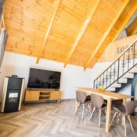 A Lakeview Lodge Carpinisu
