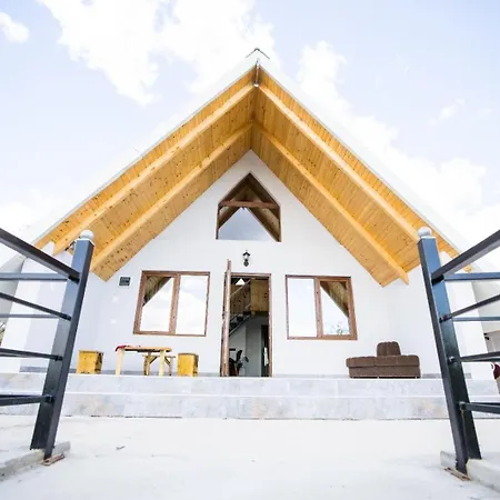 A Lakeview Lodge Carpinisu